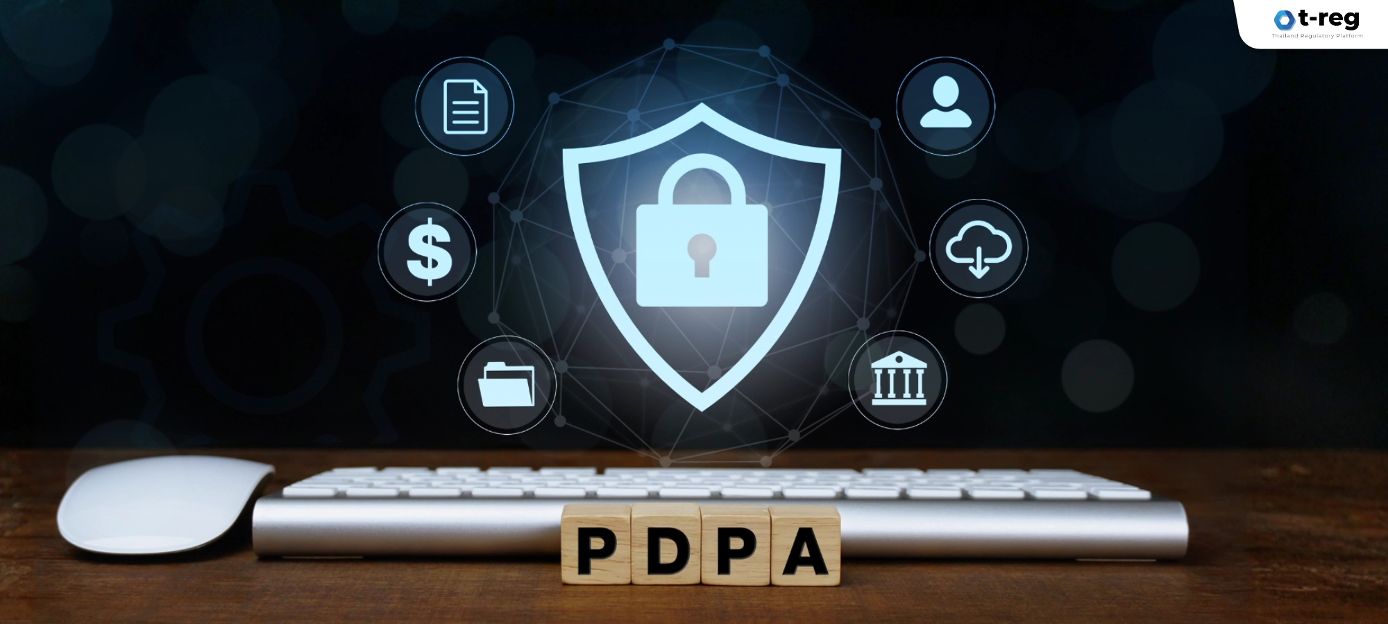 ภาพแนวคิด PDPA มีโล่กุญแจกลาง ไอคอนข้อมูลรอบ ๆ และตัวอักษร PDPA บนบล็อกไม้หน้าแป้นพิมพ์ แสดงความปลอดภัยข้อมูล